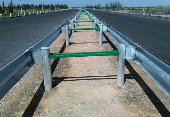高速公路防撞護欄施工安裝